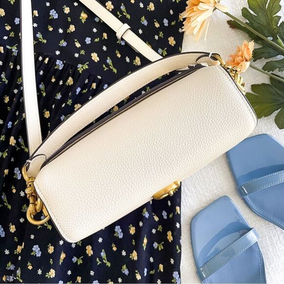 Authentic Coach Cassie crossbody. - Picture 4 of 16